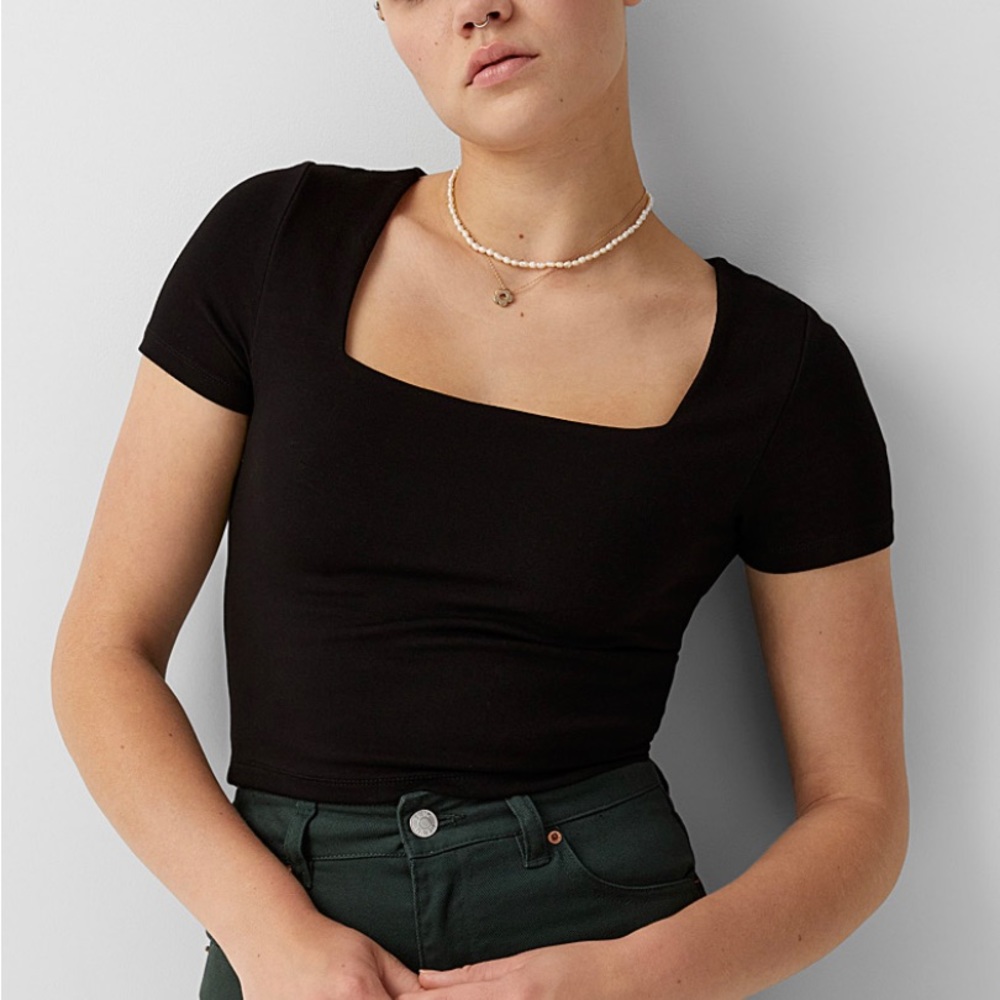 Squareneck short sleeve ribbed black top